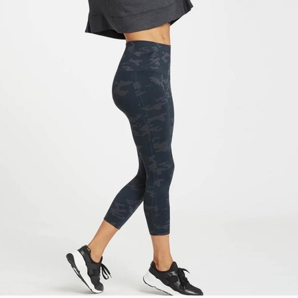 Spanx seamless camo leggings medium NEW!! - Picture 2 of 5